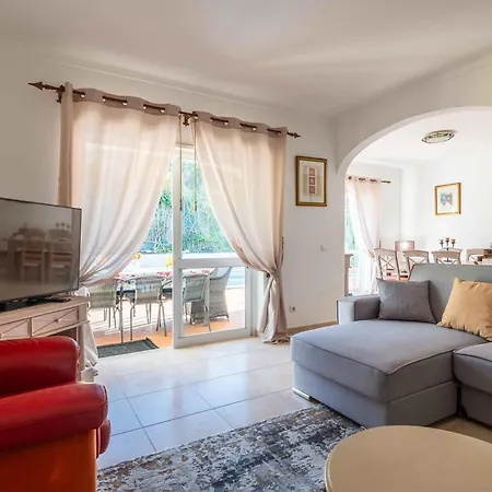 Oasis, Piscina, Jacuzzi, Ténis E Praias!