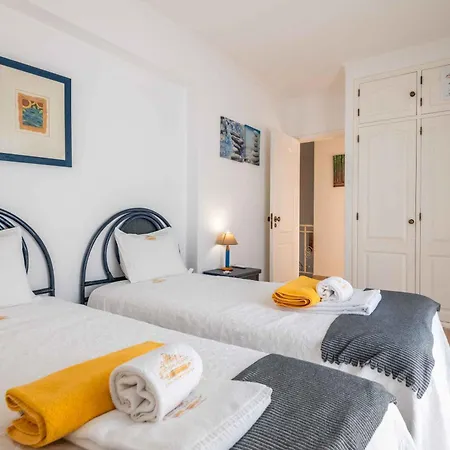 Villa Oasis, Piscina, Jacuzzi, Ténis E Praias! *