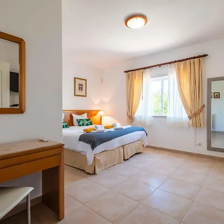 Oasis, Piscina, Jacuzzi, Ténis E Praias! *