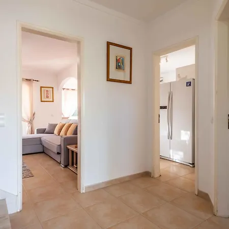 Oasis, Piscina, Jacuzzi, Ténis E Praias!